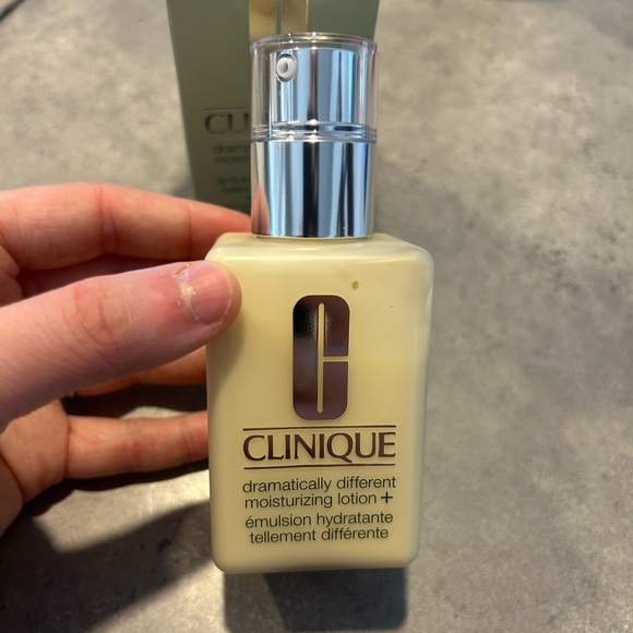 Clinique Dramatically‎ Different Moisturizing Lotion with Pump - Picture 3 of 4